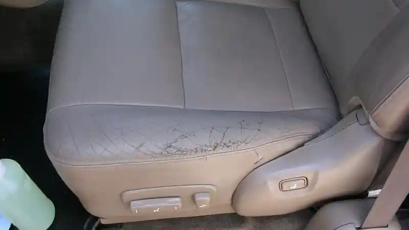 Foto - 5 Perilaku Berikut Bisa Memperpendek Usia Jok Kulit Mobil