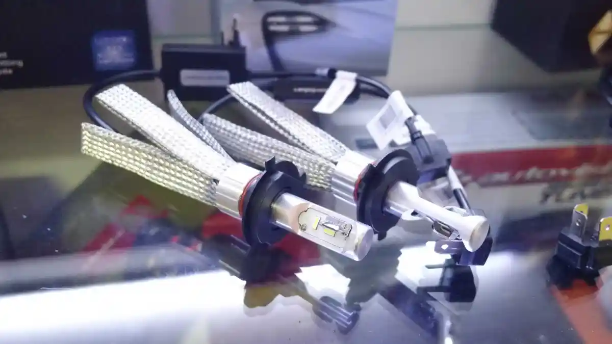 Foto - Mengenal Berbagai Jenis Lampu Mobil 