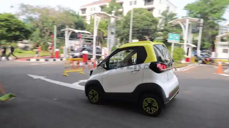 First Drive - First Drive: Wuling E100