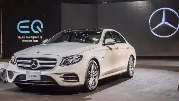 Foto - Mercedes-Benz Bakal Berbagi Mesin Dengan Volvo Karena Geely