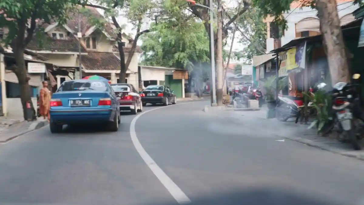 Foto - Para Pengguna Sedan BMW ini Ajak Anak-anak Yatim Konvoi 