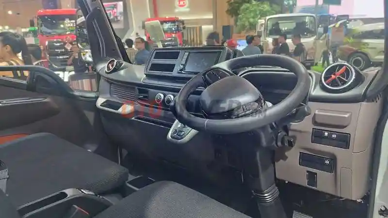 Foto - Mitsubishi Fuso Pelopori Era Truk Listrik di Indonesia