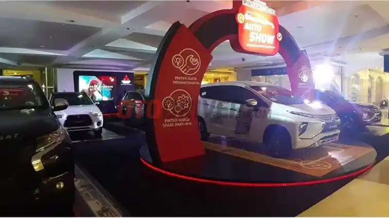 Foto - Mitsubishi Adakan Promo dan Pameran dekat Markas Pusat