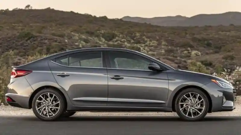 Foto - Hyundai Elantra Facelift Menantang Honda Civic dan Toyota Altis