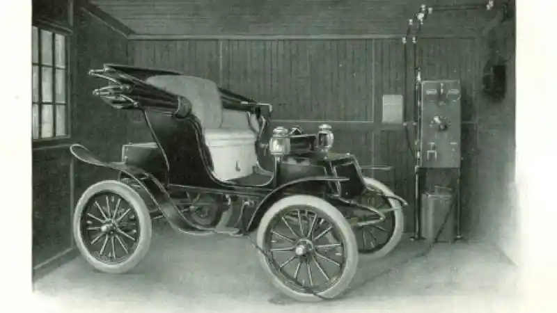 Foto - Mobil Listrik Konsep Kuno Yang Bersinar Kembali