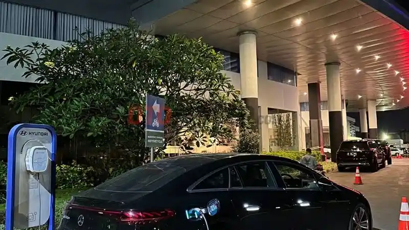 Foto - Mudik In Style 2023 Mercedes-EQ EQS 450+ : Mewah Namun Operasional Murah