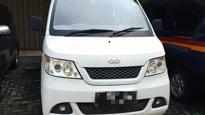 Berita - Sebuah Esemka Bima Keluaran Tahun 2012 Dijual Di Pasar Mobkas, Berapa Harganya?