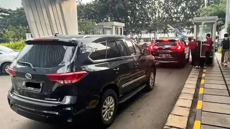 Foto - Masih Ingat Dengan Esemka Garuda? Kini Tertangkap Kamera Dalam Keadaan Berjalan