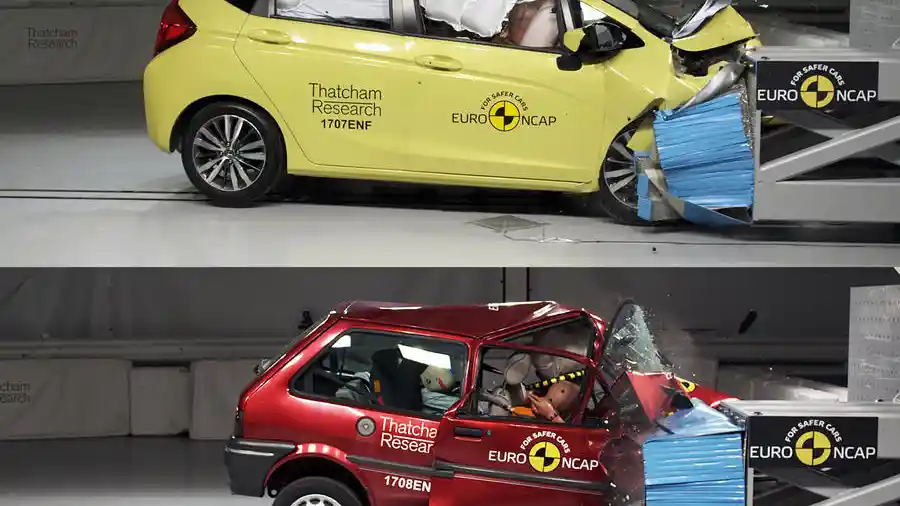 Foto - VIDEO: Adu Tabrakan Mobil Baru VS Mobil Tua