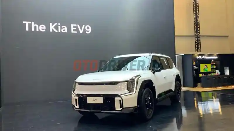Foto - KIA EV9 GT- Line Resmi Melenggang di Indonesia 