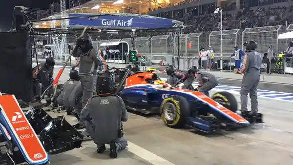 Berita - F1 Bahrain: Nico Rosberg Sukses Ulangi Kemenangan, Rio Haryanto Berhasil Finish