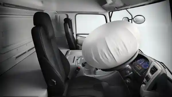 Foto - UD Trucks Luncurkan Truk Heavy Duty Quon di Pasar Jepang