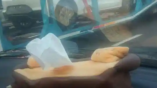 Foto - SPY SHOT: Suzuki Baleno Hatchback Diangkut Truk di Indonesia