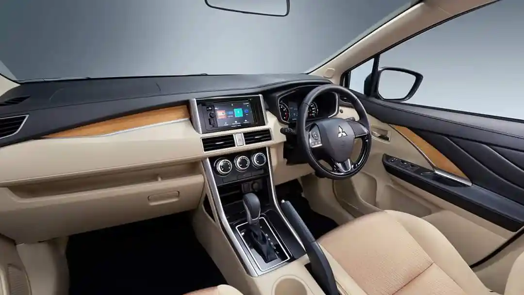 Foto - Mengintip 10 Fitur dan Kelengkapan Kabin Small MPV Mitsubishi