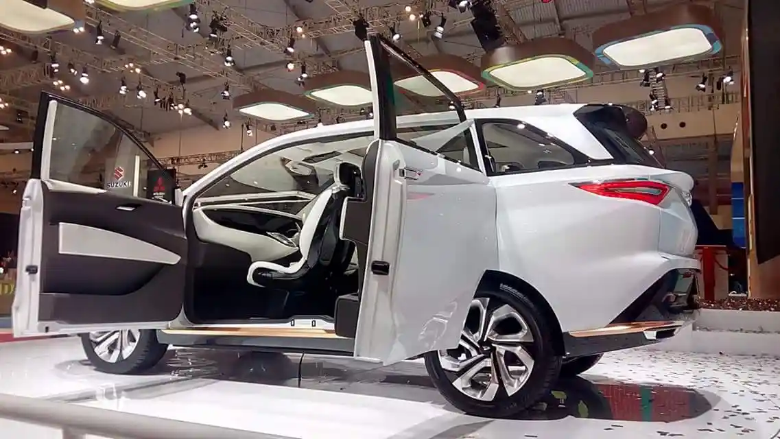 Foto - GALERI: Daihatsu DN Multisix di GIIAS 2017 (14 Foto)