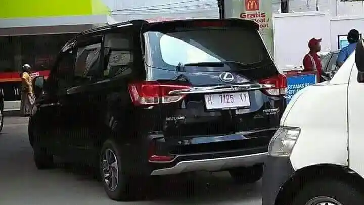 Foto - Unik, 3 Wuling Confero ini Ganti Emblem Merek