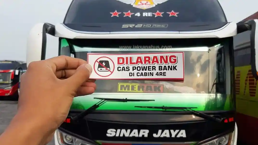 Foto - PO Sinar Jaya Larang Penumpang Mengisi Power Bank