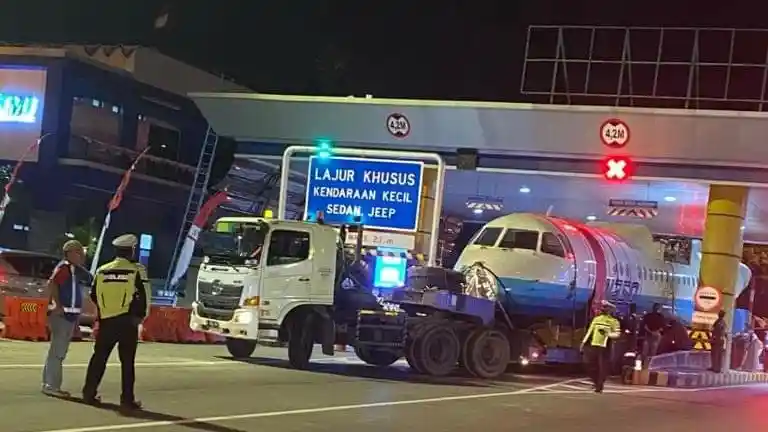 Foto - Bukan Truk Eropa, Ternyata Ini Sosok Pengangkut Pesawat N250 Gatotkaca