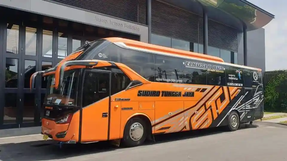 Berita - Segini Harga Tiket Dan Angkut Motor Bus Sudiro Tungga Jaya Ke Jakarta