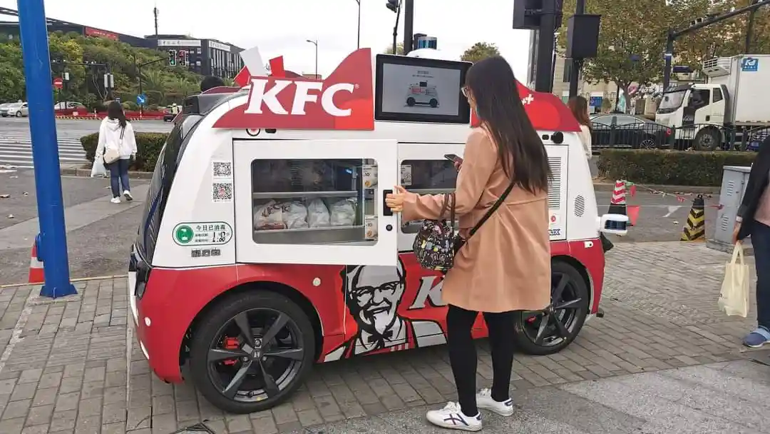 Foto - KFC Hadirkan 'Food Truck' Otonom Di Tiongkok