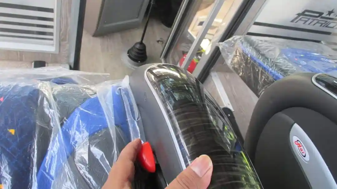 Foto - Mencoba Langsung Jok Tebal Bus Baru PO ANS, Senyaman Apa?