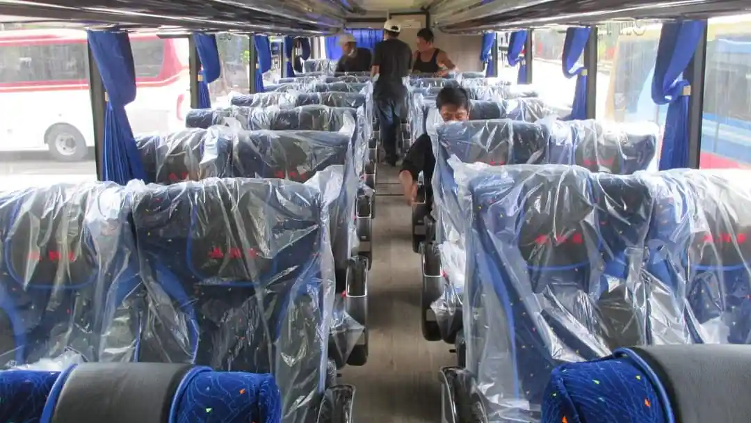 Foto - Mencoba Langsung Jok Tebal Bus Baru PO ANS, Senyaman Apa?