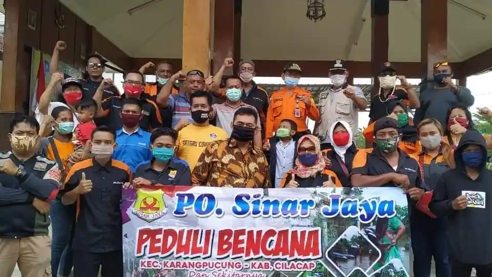 Foto - PO Sinar Jaya Peduli Bencana, Donasikan Bantuan Ke Cilacap