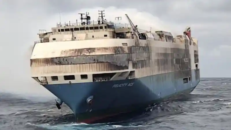 Foto - Lamborghini Super Langka Dan Ribuan Mobil VW Group Lainnya, Akhirnya Tenggelam Bersama Kapal Pengirimnya