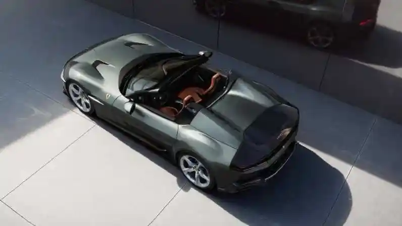 Foto - Ferrari Rilis Mobil Terbaru Bermesin V12 Bernama 12Cilindri
