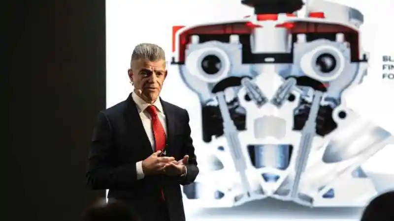 Foto - Ini Alasan Ferrari Tetap Kembangkan Mesin V12 di Era Elektrifikasi