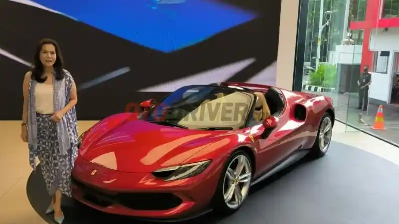 Foto - Ferrari 296 GTS Hadir di Indonesia, Intip Spesifikasinya