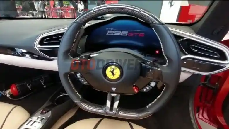 Foto - Harap Bersabar, Beli Ferrari 296 GTS Inden Sampai 2025