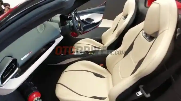 Foto - Harap Bersabar, Beli Ferrari 296 GTS Inden Sampai 2025