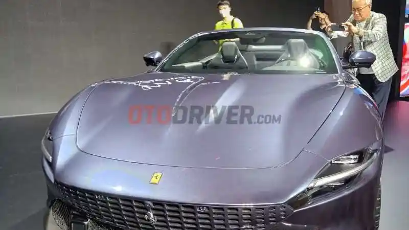 Foto - Ferrari Roma Spider Resmi Meluncur di Korea Selatan