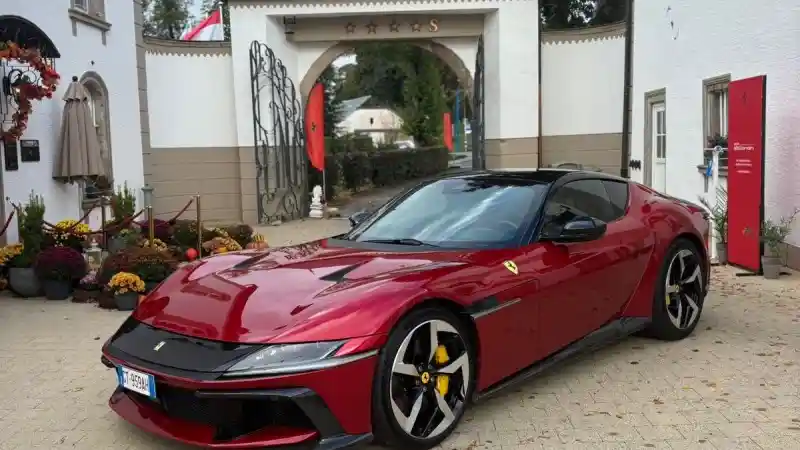 Foto - FIRST DRIVE: Ferrari 12 Cilindri, V12 Bertenaga Yang Tetap Nyaman di Jalan Raya