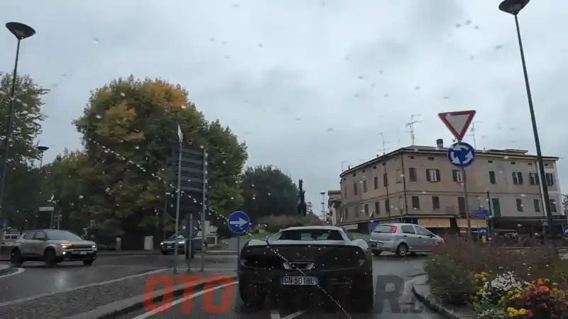 Foto - Kencan Dengan Ferrari 296 GTB Di Italia