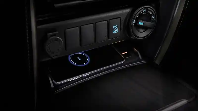 Foto - Lihat Lagi Fortuner Legender Berfitur Alphard (18 Foto)