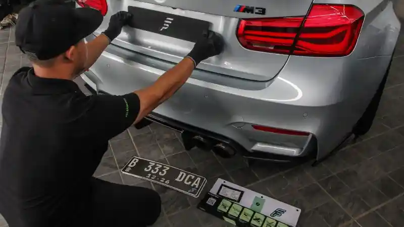 Foto - Tampilan Keren Plat Nomor Tanpa Harus Ribet