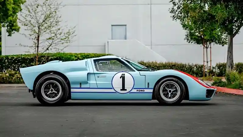 Foto - Ford GT40 1966 di Film Ford VS Ferrari Dilelang