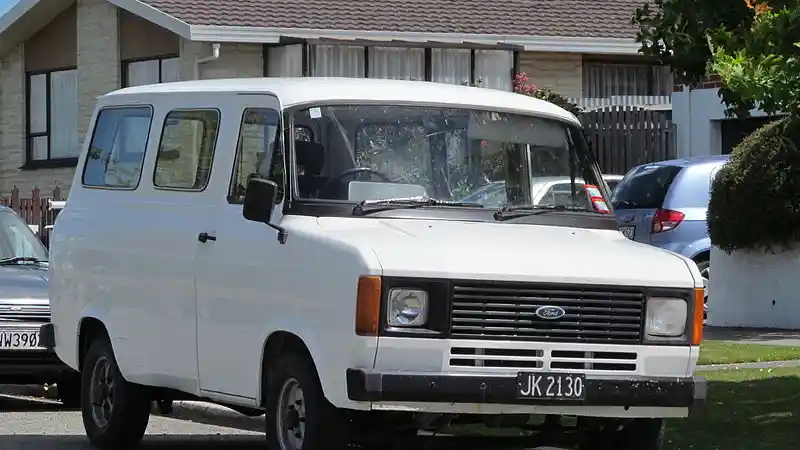 Foto - Ford Transit, Van Yang Digemari Oleh Bandit Dan Polisi