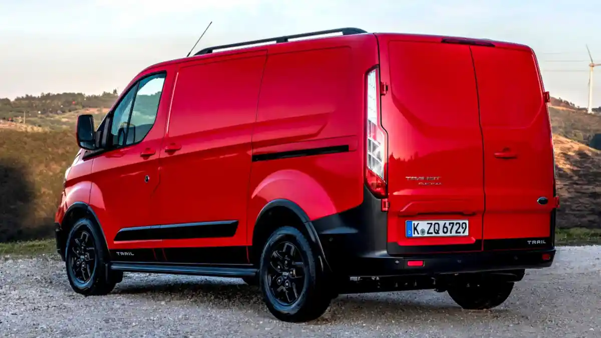 Foto - Ford Kenalkan Varian Transit Dengan Ciri Raptor 