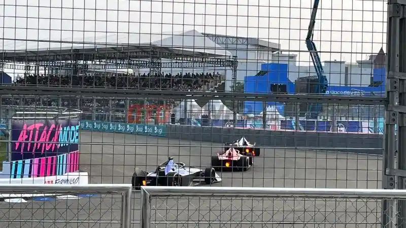 Foto - Charger Untuk Mobil Formula E Belum Tersedia Untuk Konsumen Mobil Listrik