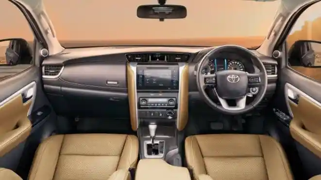 Foto - Konsumen Toyota Dapat Memanfaatkan Potongan Service Hingga 50% dengan Cara Ini