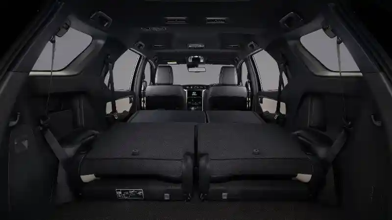 Foto - Lihat Lagi Fortuner Legender Berfitur Alphard (18 Foto)