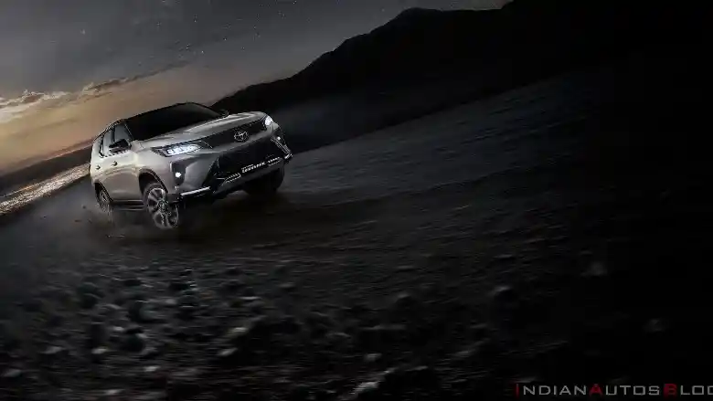 Foto - Lihat Lagi Fortuner Legender Berfitur Alphard (18 Foto)