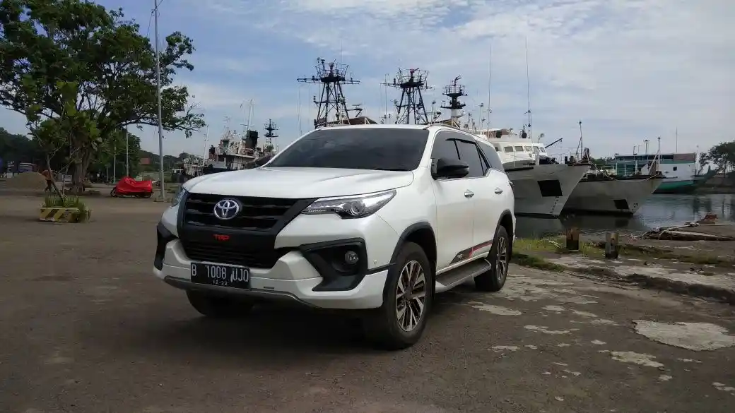 Foto - Fortuner Kalahkan Penjualan Pajero Sport, Ini Kata Toyota 