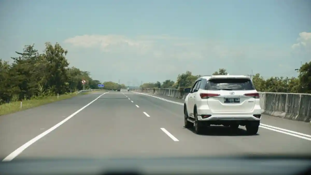 Foto - Ini Sebab Indonesia Gunakan Posisi Kemudi Sebelah Kanan