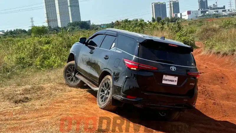 Foto - Toyota Fortuner Facelift 2024 Sudah Diskon Rp 20 Juta
