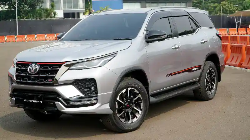 Berita - Toyota Fortuner Facelift Resmi Meluncur, Termahal Tembus RP 704,5 Juta