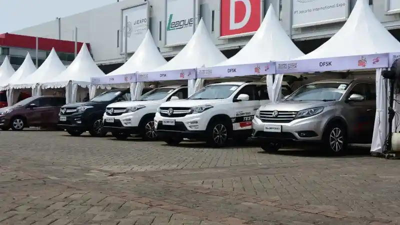 Foto - Kenapa ada 2 Varian LSUV China DFSK Harganya Sama?
